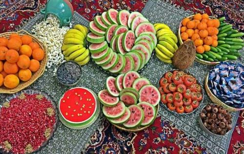 میوه شب یلدا موجود است قیمتها کمی بالاست